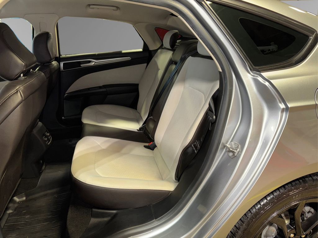 Used 2020 Ford Fusion SE w/ Equipment Group 151A image 10