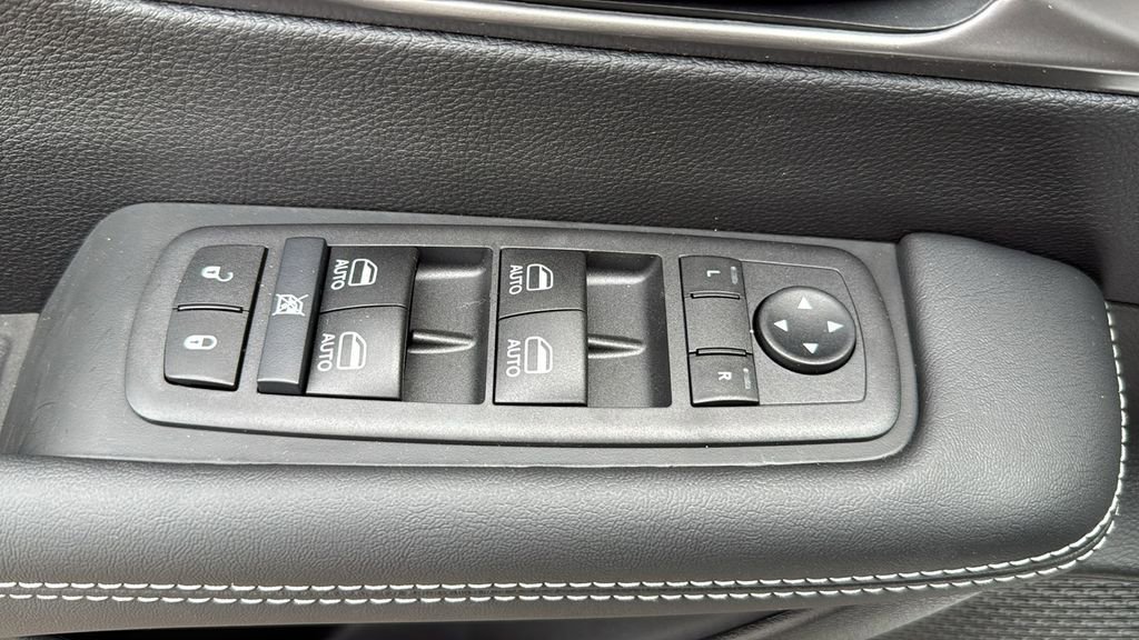 New 2026 Chrysler Voyager LX image 18