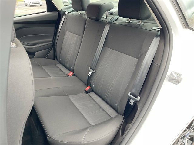 Used 2018 Ford Focus SE w/ SE Appearance Package image 21