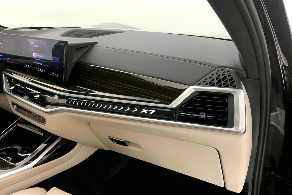 Certified 2024 BMW X7 xDrive40i w/ M Sport Package image 23