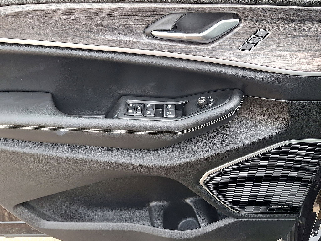 Certified 2023 Jeep Grand Cherokee L Limited w/ Black Appearance Package AWD/4WD image 16