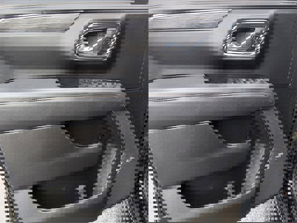 Certified 2023 GMC Yukon SLT w/ SLT Premium Package image 11