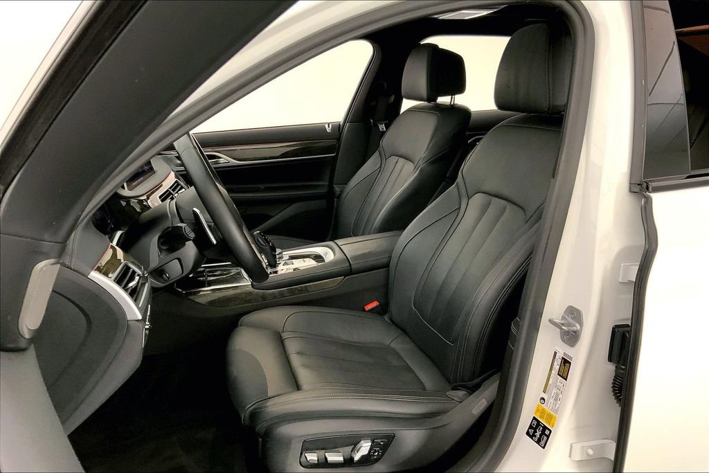 Used 2020 BMW 740i xDrive w/ M Sport Package image 13