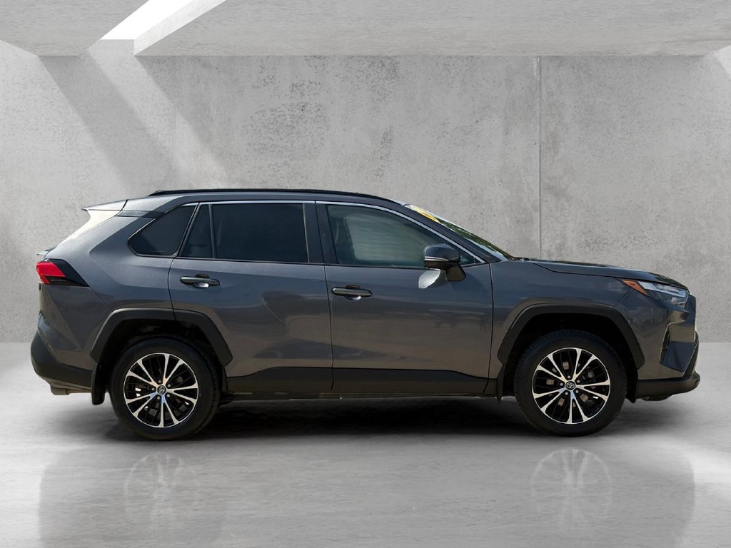 Used 2022 Toyota RAV4 XLE Premium FWD image 4