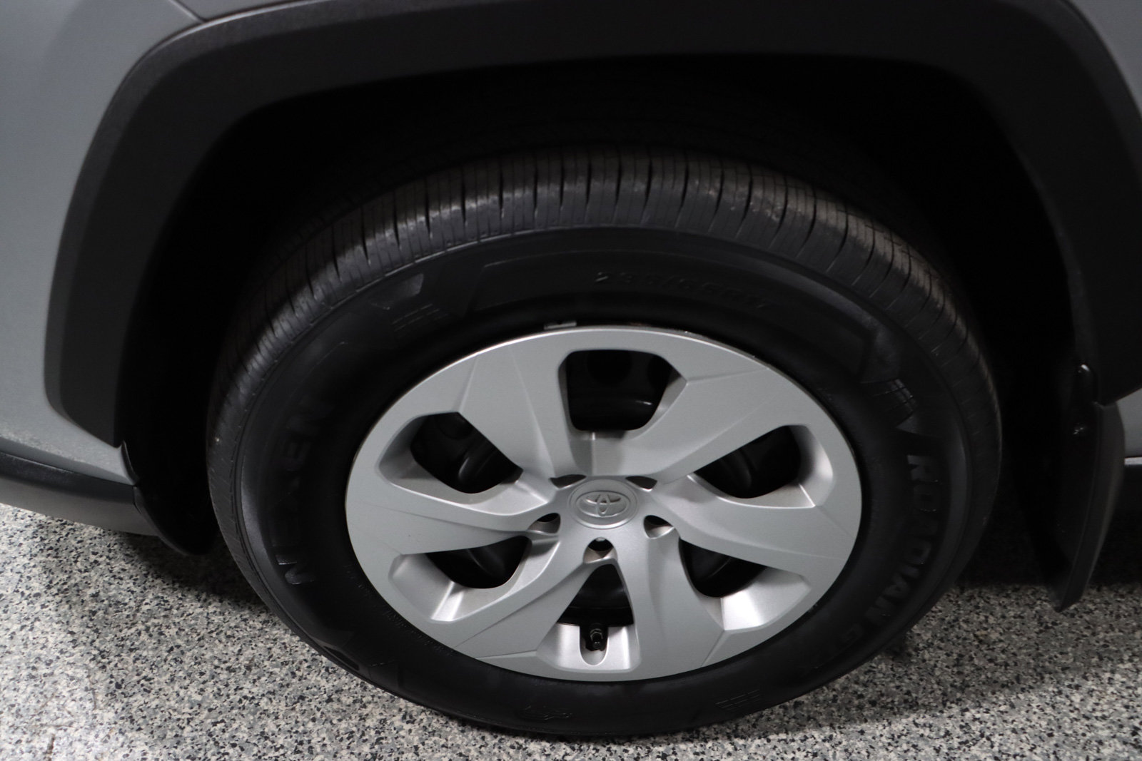 Used 2022 Toyota RAV4 LE image 11