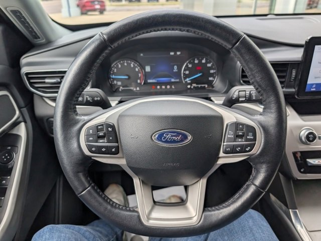 Certified 2022 Ford Explorer XLT w/ Equipment Group 202A image 9