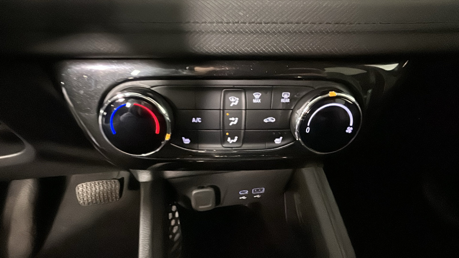 Used 2024 Chevrolet TrailBlazer LT w/ LT Cold Weather Package FWD image 27