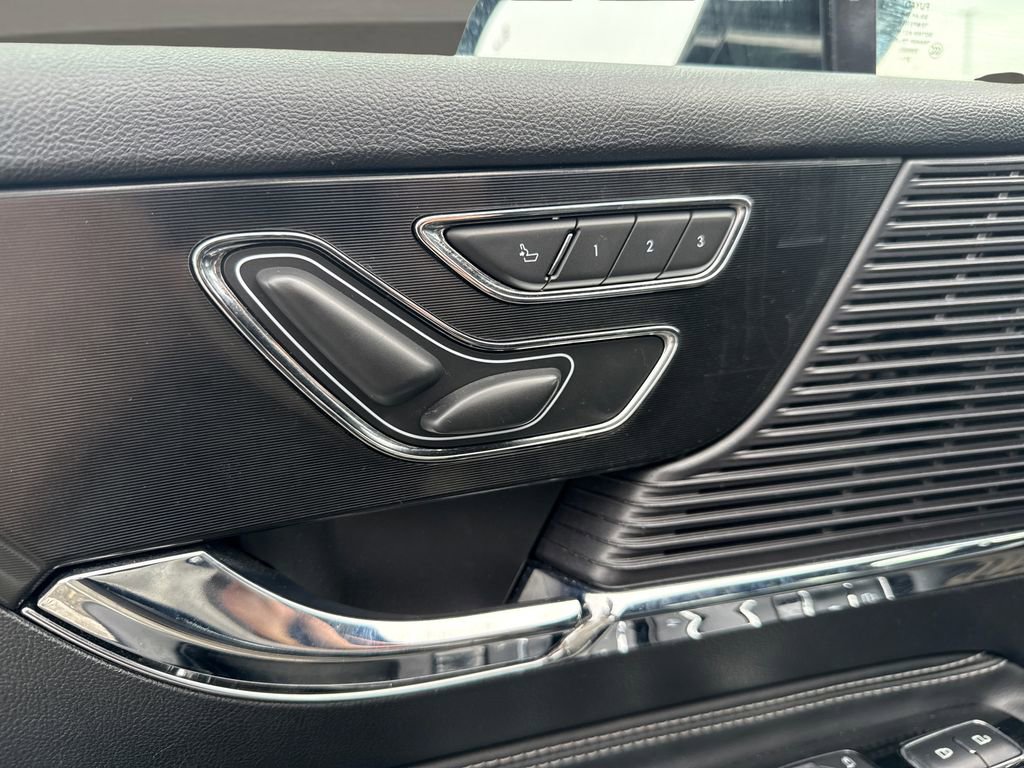 Used 2022 Lincoln Corsair AWD w/ Equipment Group 101A image 10