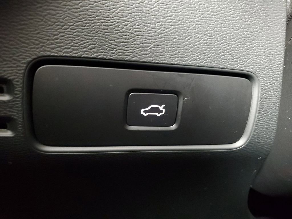 Certified 2026 Volvo XC40 B5 Core w/ Climate Package image 37