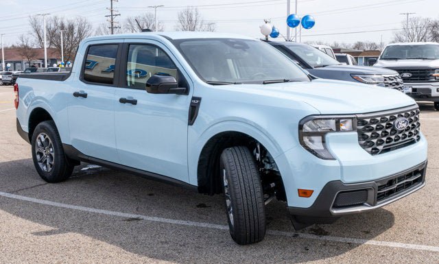 New 2026 Ford Maverick XLT w/ XLT Luxury Package FWD image 2