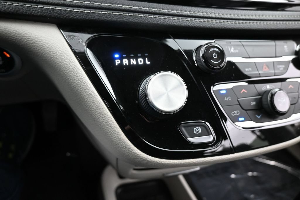 Used 2022 Chrysler Pacifica Touring-L FWD image 27