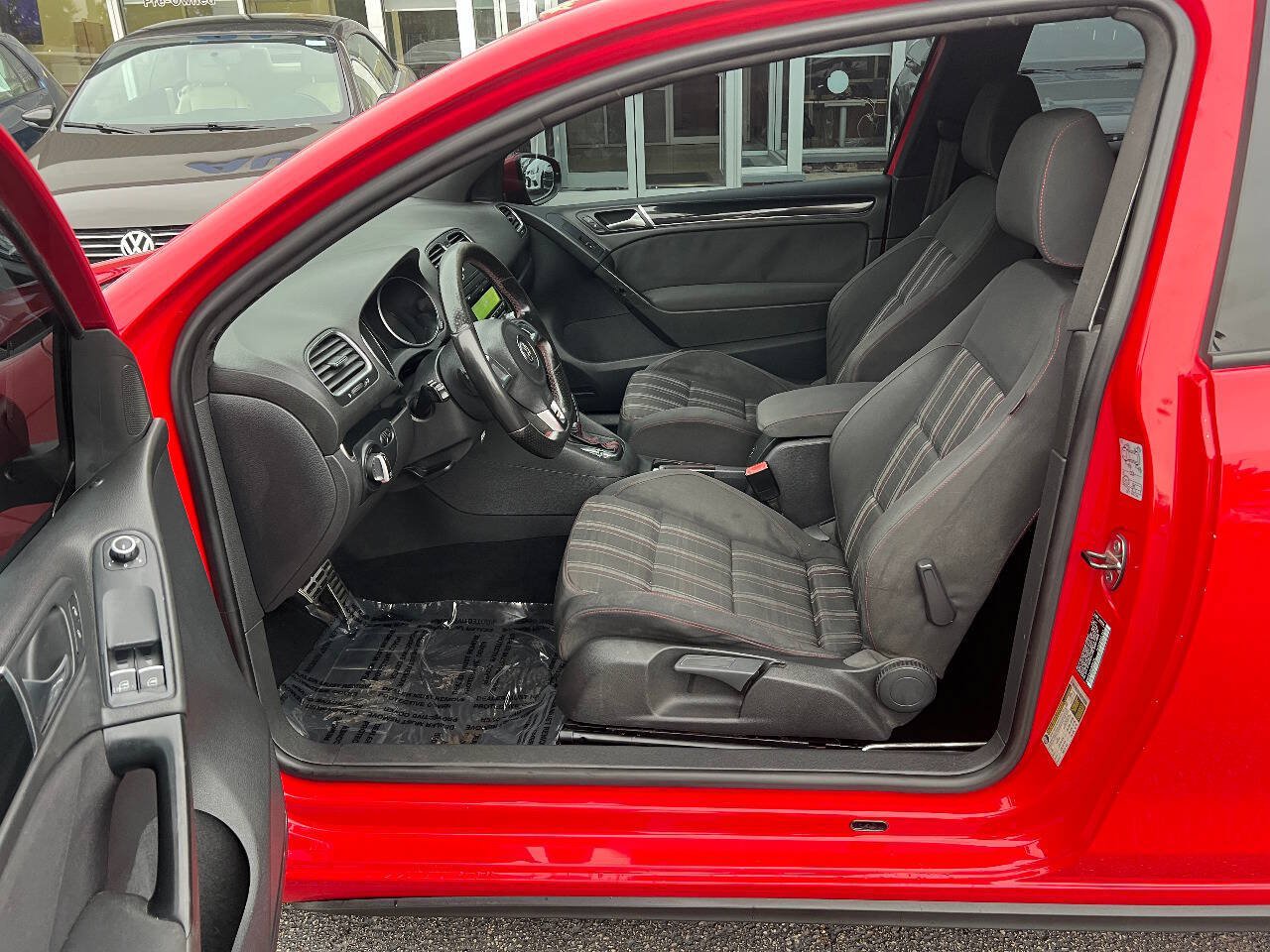Used 2012 Volkswagen Golf 2-Door FWD image 18