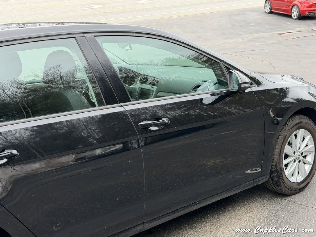 Used 2016 Volkswagen Golf S image 40
