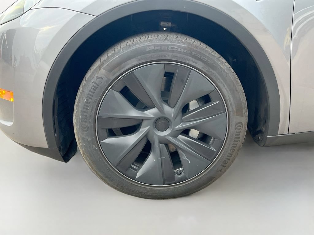 Used 2024 Tesla Model Y Long Range RWD image 29