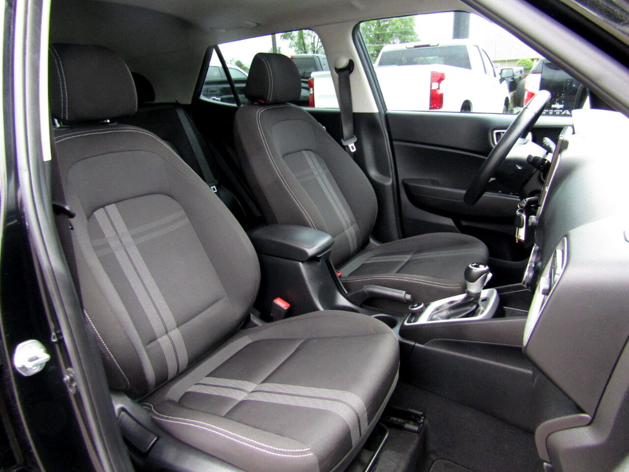 Used 2022 Hyundai Venue SEL image 28