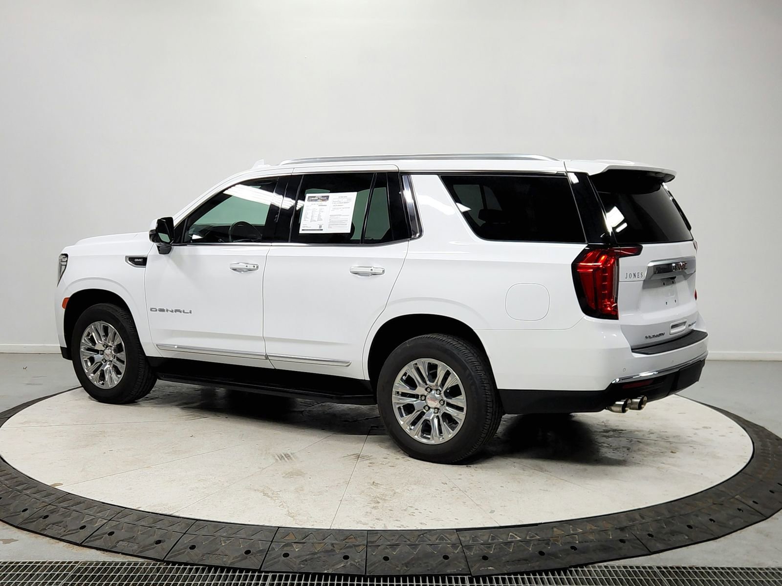 Used 2023 GMC Yukon Denali image 5