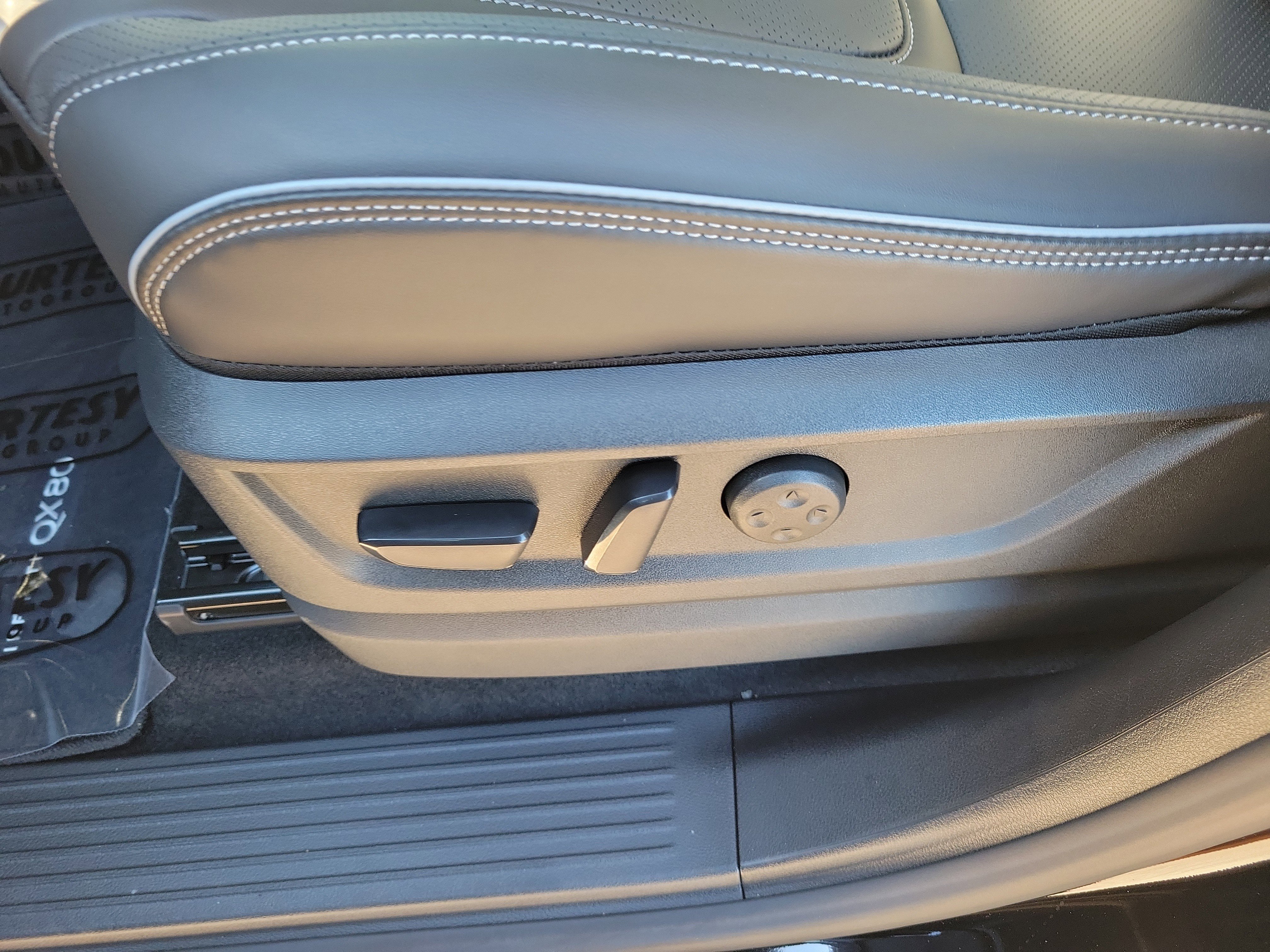 New 2026 INFINITI QX80 Luxe image 18