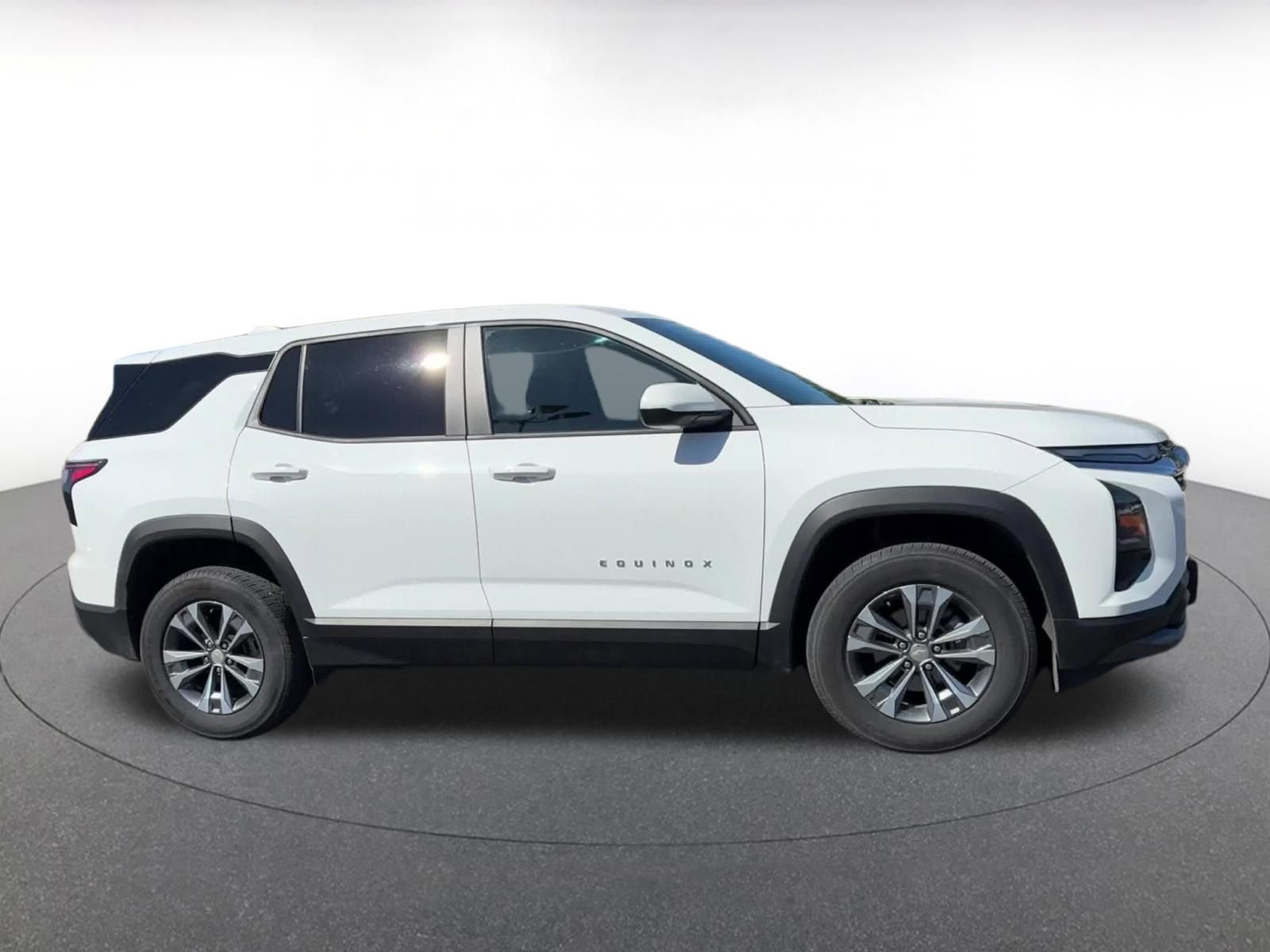 Used 2025 Chevrolet Equinox LT FWD image 16