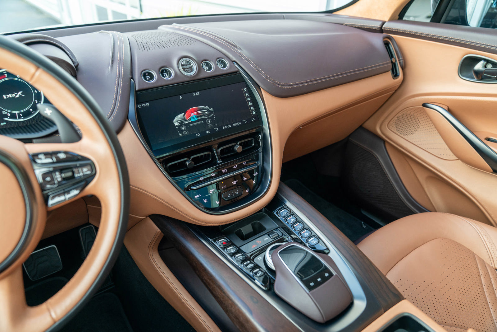 Used 2021 Aston Martin DBX image 9