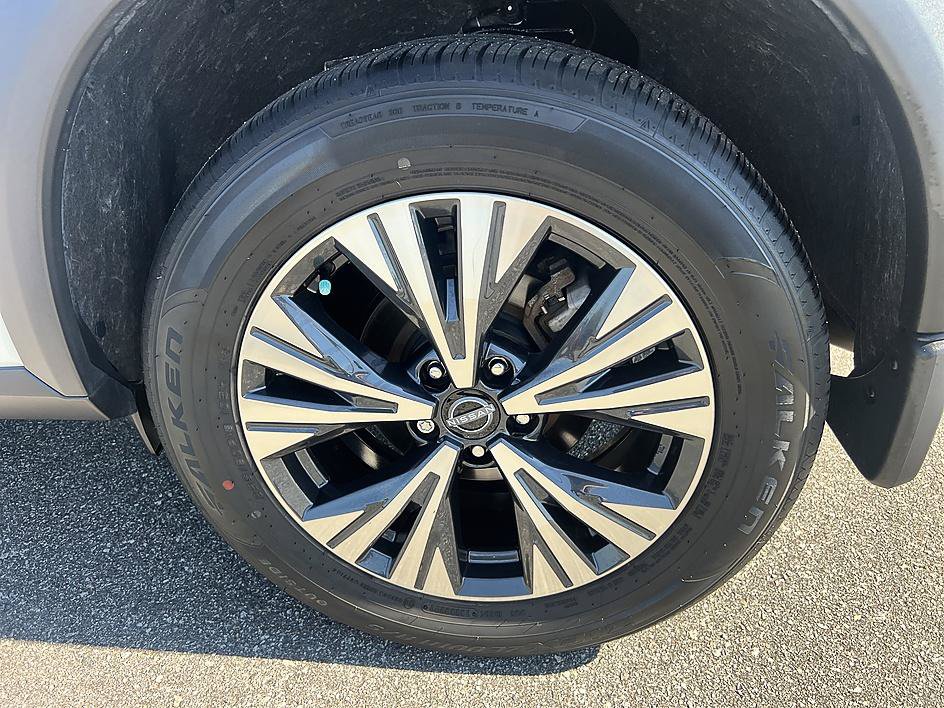 Certified 2023 Nissan Rogue SV w/ SV Premium B Package FWD image 10