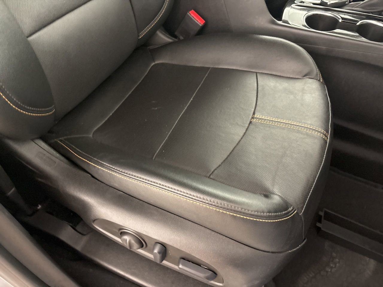 Used 2023 Chevrolet Equinox Premier image 29