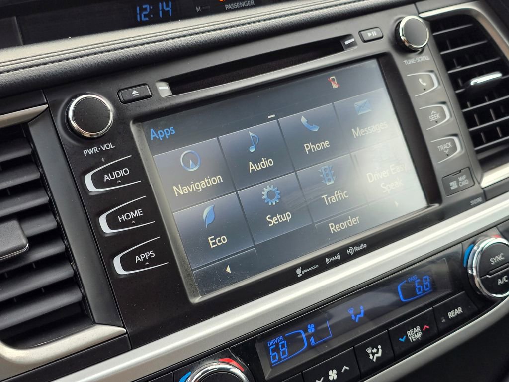 Used 2018 Toyota Highlander SE image 30