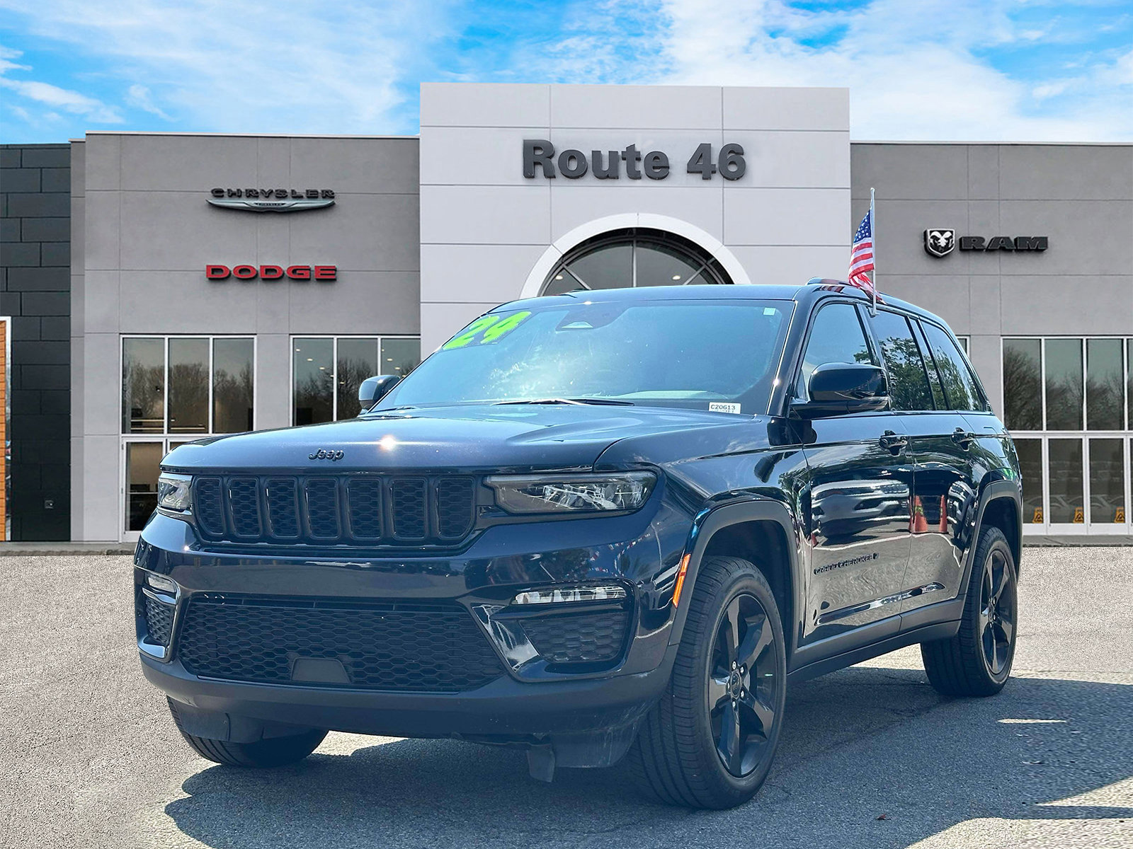 Used 2024 Jeep Grand Cherokee Limited w/ Black Appearance Package AWD/4WD image 2