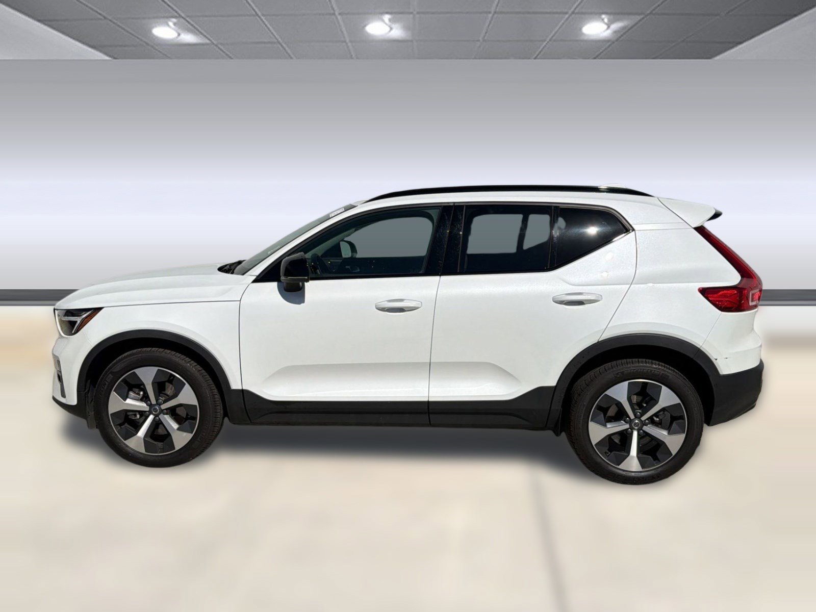 Certified 2023 Volvo XC40 B5 Plus w/ Protection Package Premier video 2