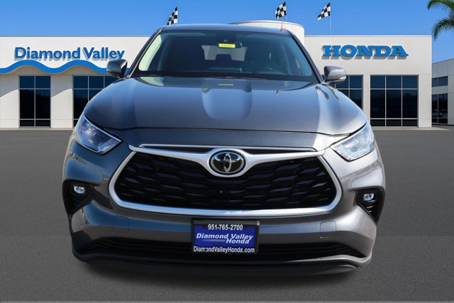 Used 2024 Toyota Highlander LE image 2