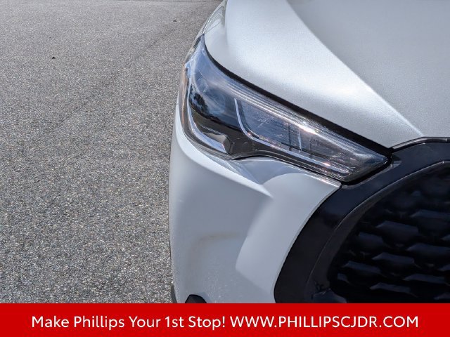 Used 2024 Toyota Corolla Cross L FWD image 7