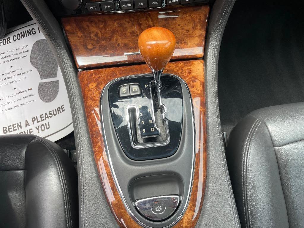 Used 2004 Jaguar XJ8 RWD image 16