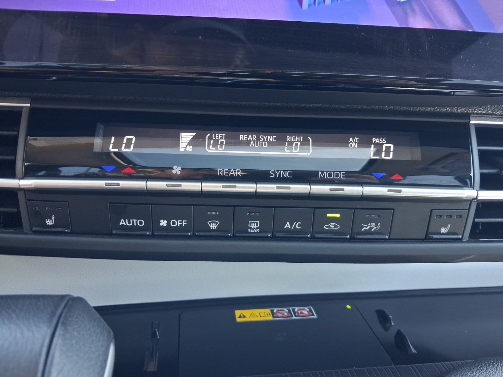 Certified 2025 Toyota Sienna XLE FWD image 22