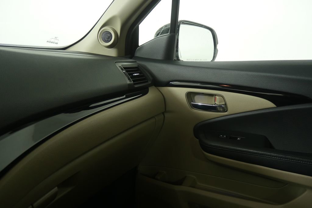 Used 2017 Honda Pilot Touring image 32