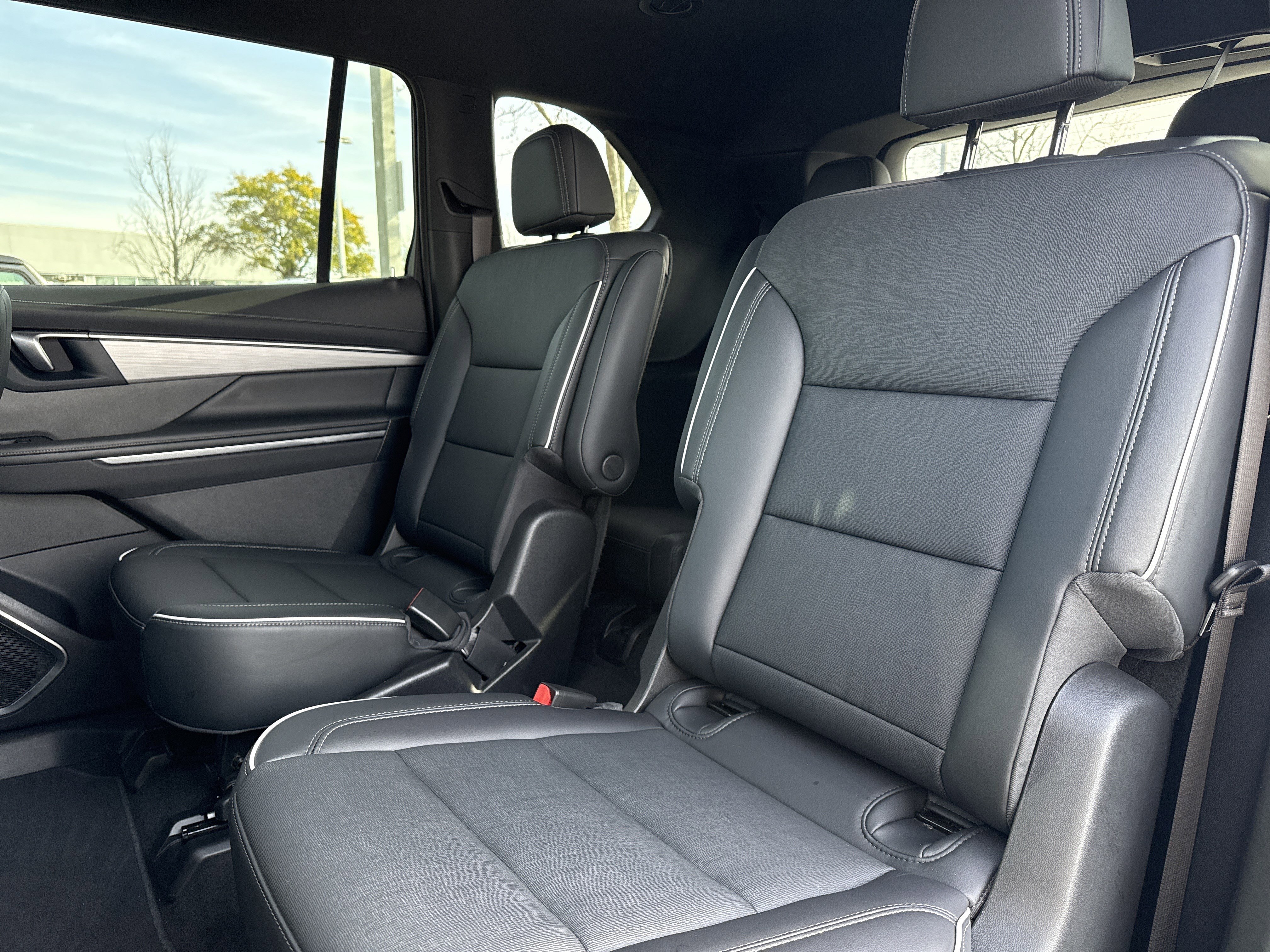 Certified 2025 Buick Enclave Preferred image 30