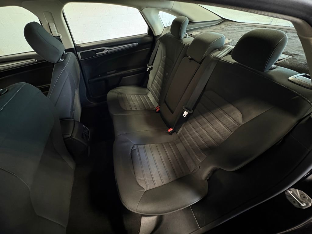 Used 2020 Ford Fusion SE image 27