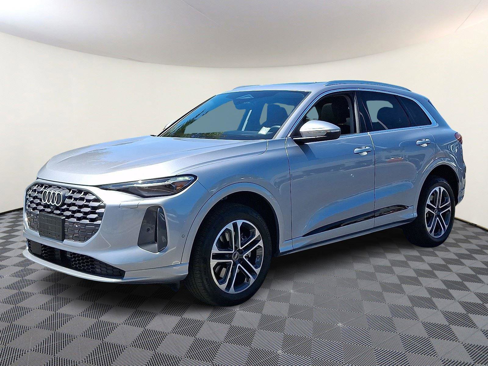 Used 2025 Audi Q5 Premium Plus w/ Premium Plus AWD/4WD image 3