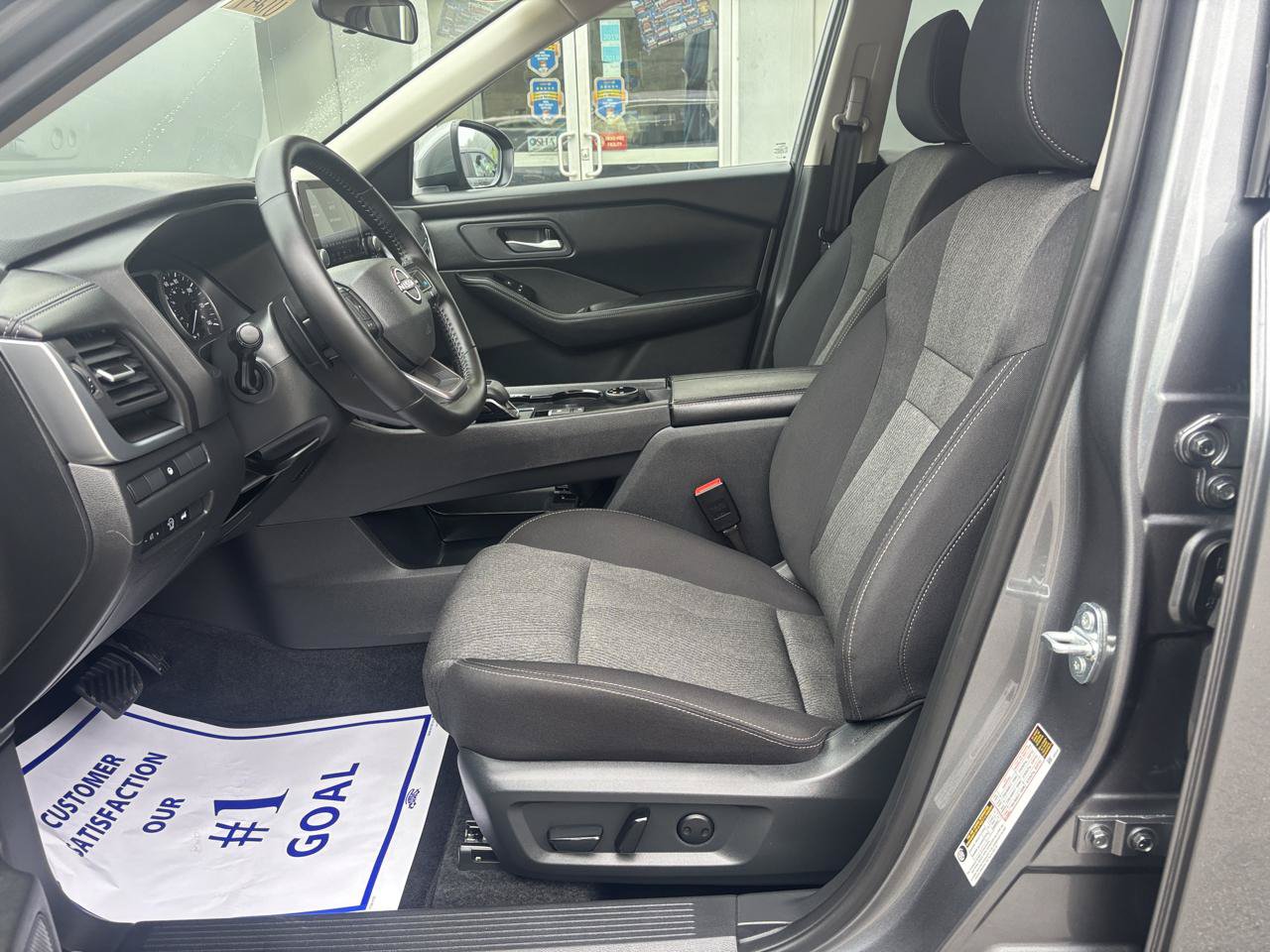Used 2026 Nissan Rogue SV AWD/4WD image 9