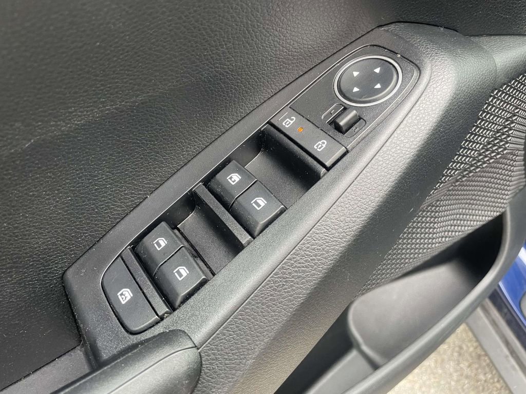 Used 2025 Kia Seltos LX image 17