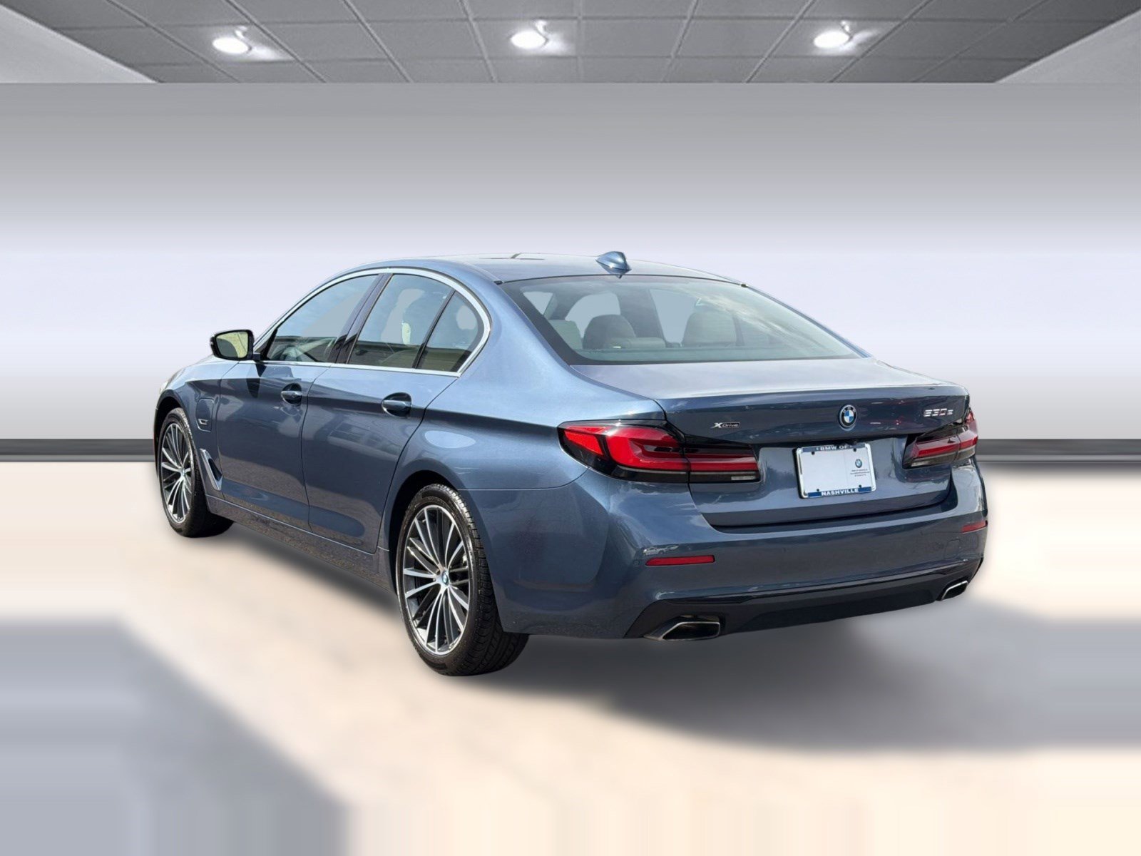 Certified 2023 BMW 530e xDrive w/ Convenience Package image 3
