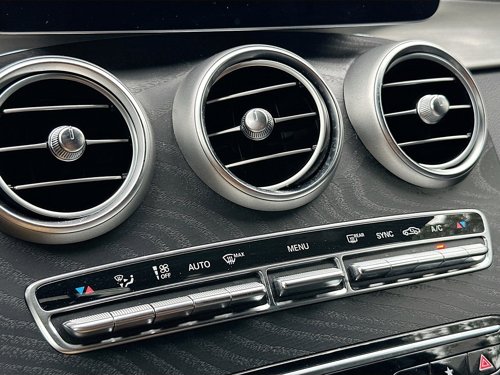 Used 2023 Mercedes-Benz GLC 300 4MATIC Coupe image 15