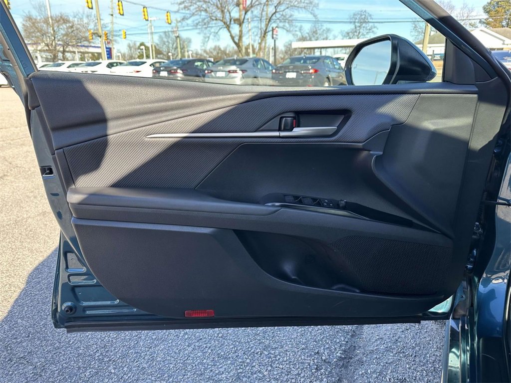 Certified 2025 Toyota Camry SE image 17