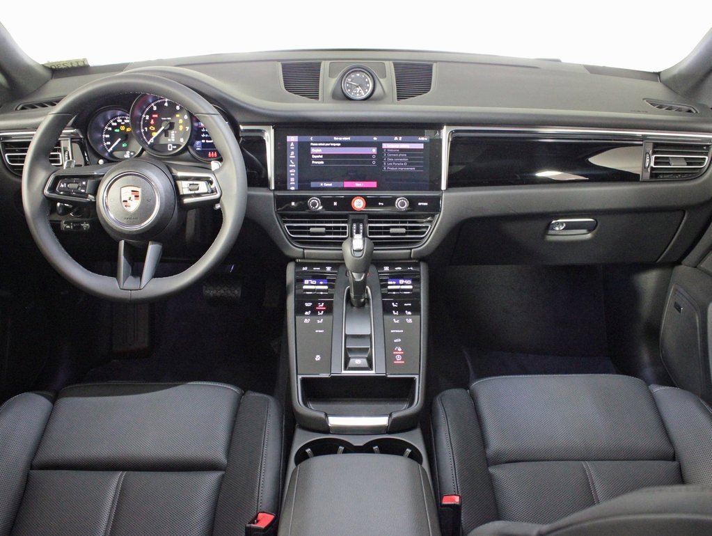 Used 2025 Porsche Macan image 19