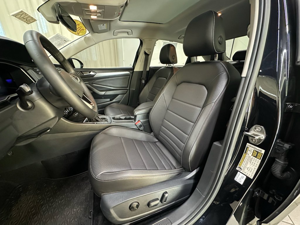 Used 2024 Volkswagen Jetta SE FWD image 22