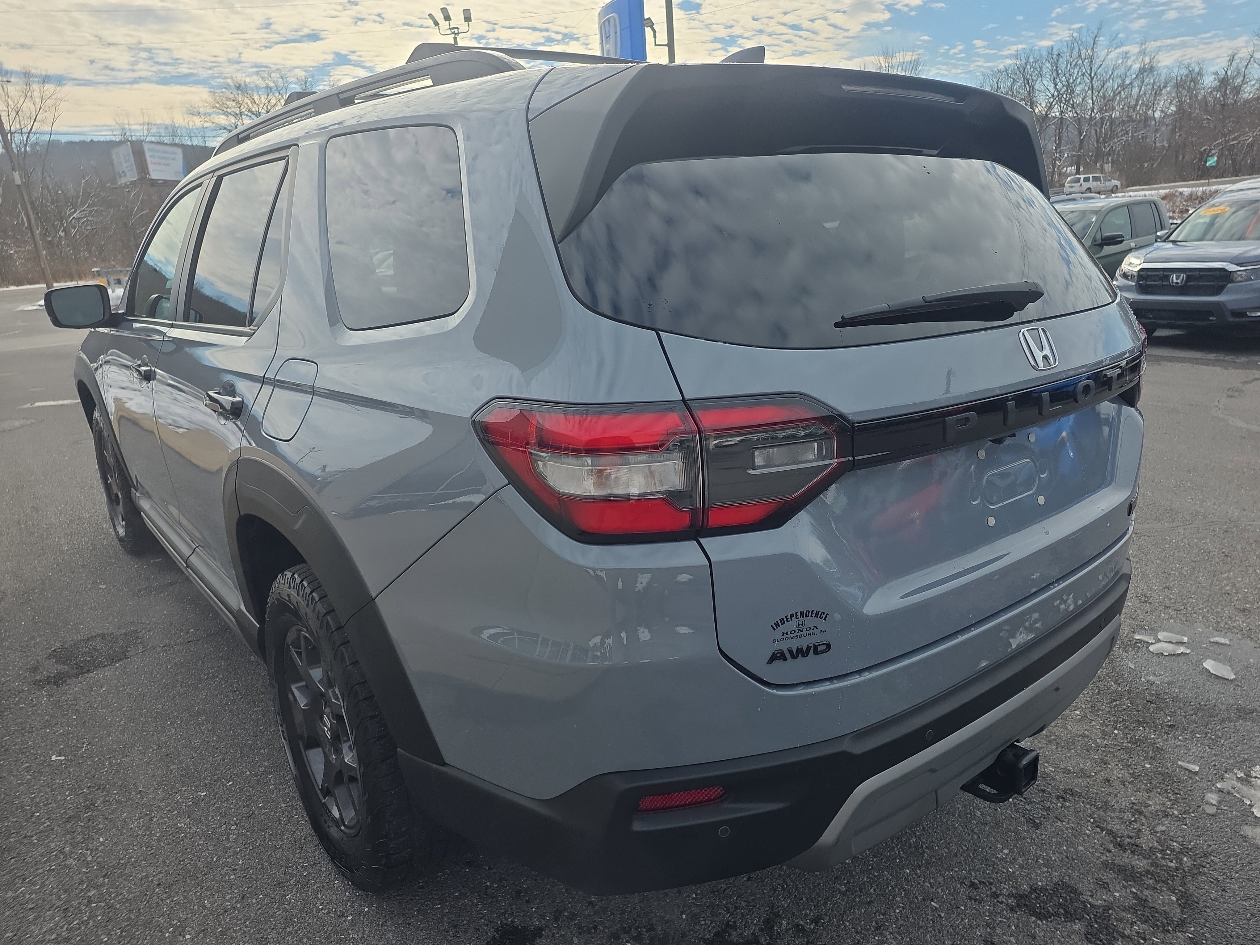 Used 2023 Honda Pilot TrailSport image 8