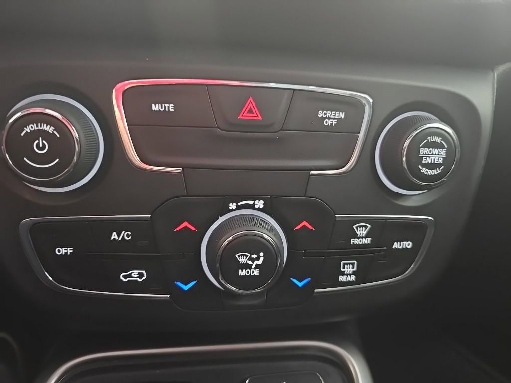 Used 2020 Jeep Compass Latitude w/ Cold Weather Group AWD/4WD image 22
