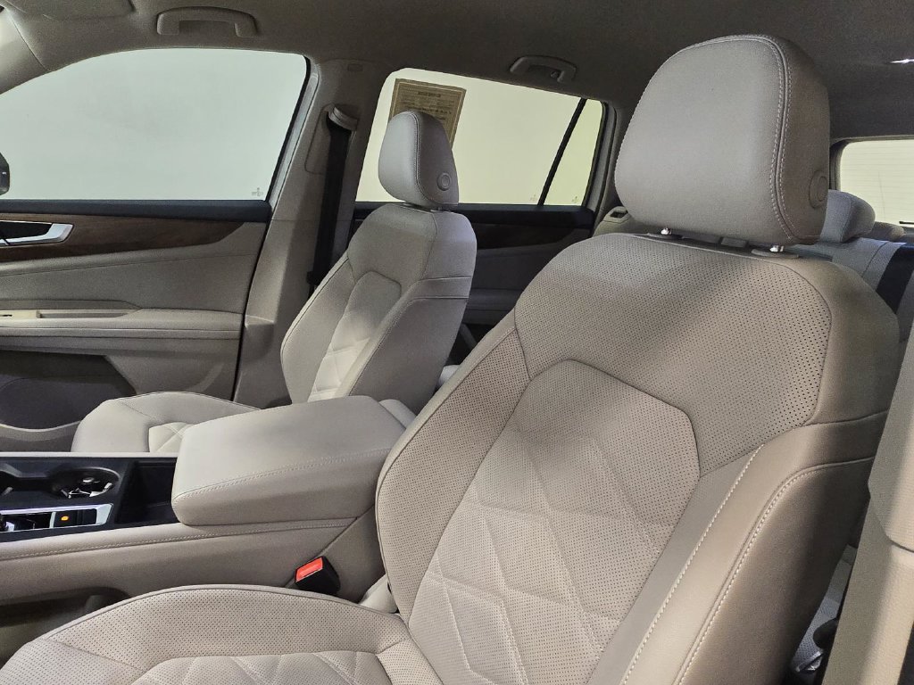 Used 2024 Volkswagen Atlas SE FWD image 19