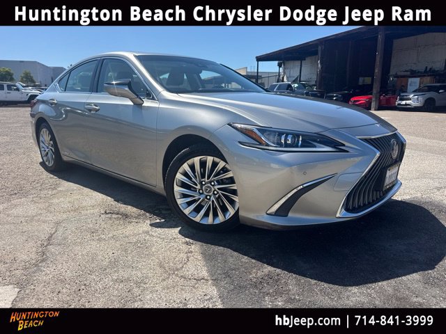 Used 2019 Lexus ES 300h w/ Accessory Package 2 FWD image 1