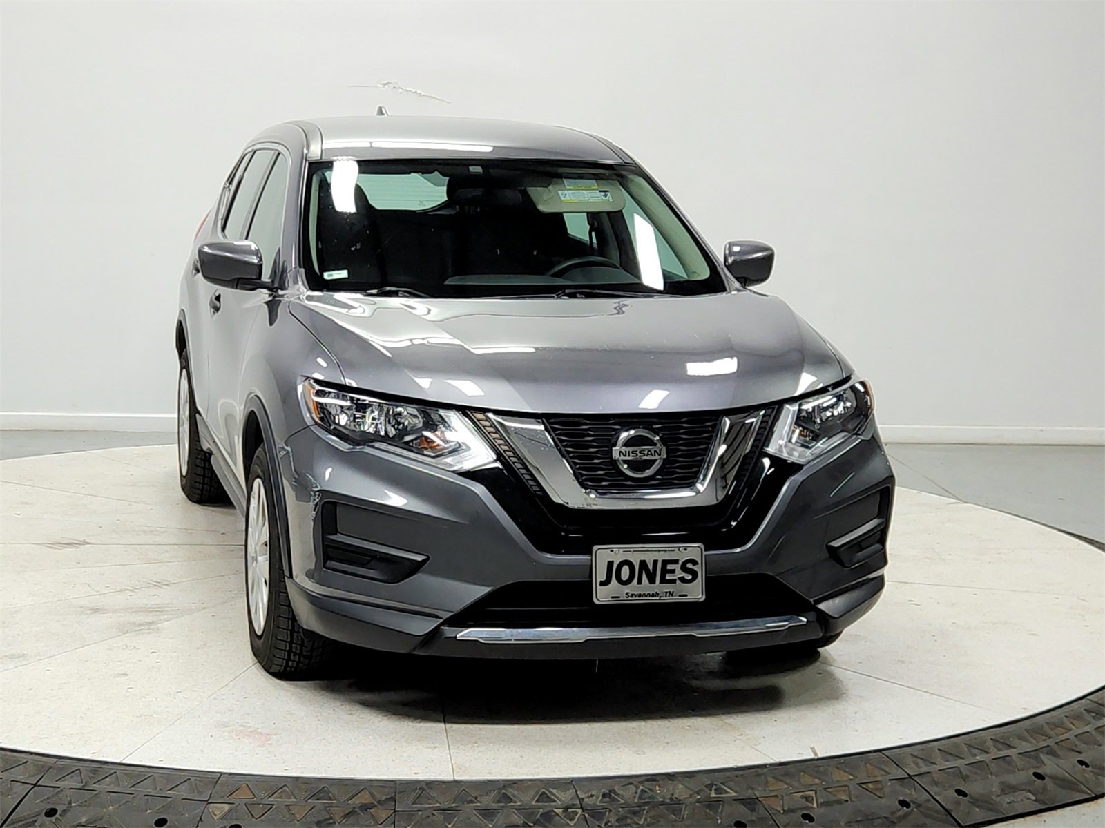 Used 2018 Nissan Rogue S image 2