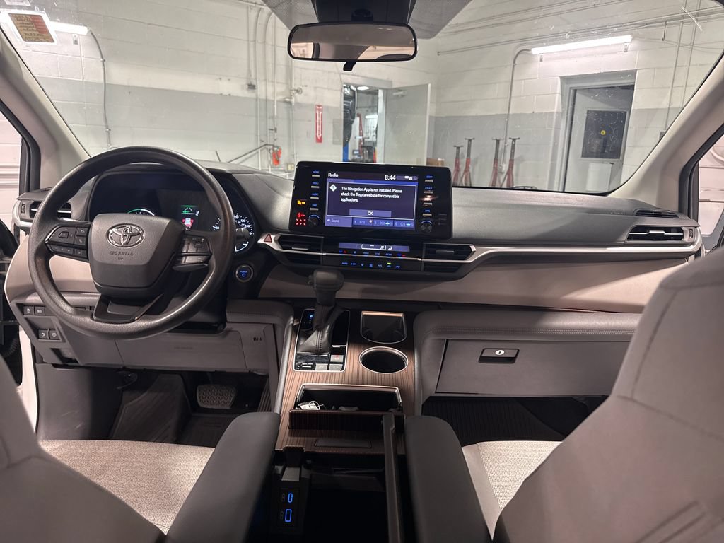 Used 2022 Toyota Sienna LE FWD image 33