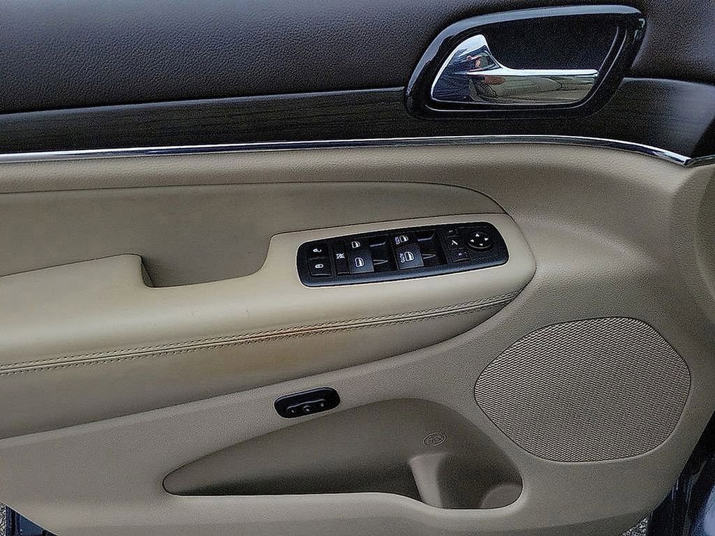 Used 2019 Jeep Grand Cherokee Overland image 15